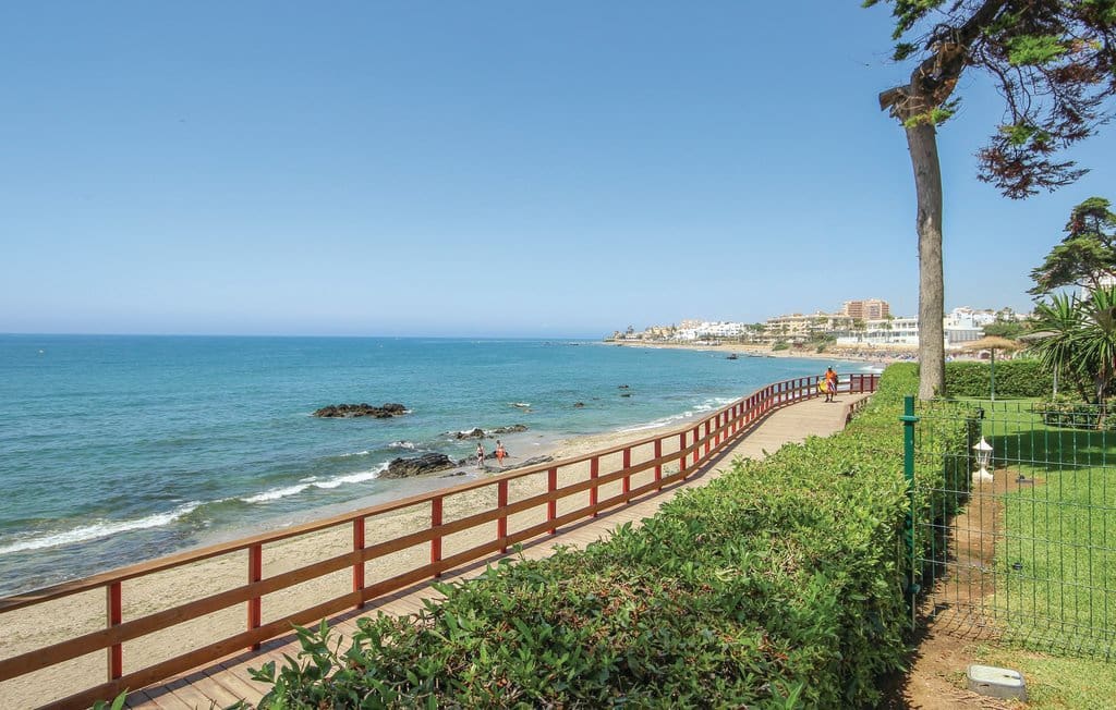 4 bedroom Villa for sale in Riviera del Sol with pool - € 660,000 (Ref: 9834590)
