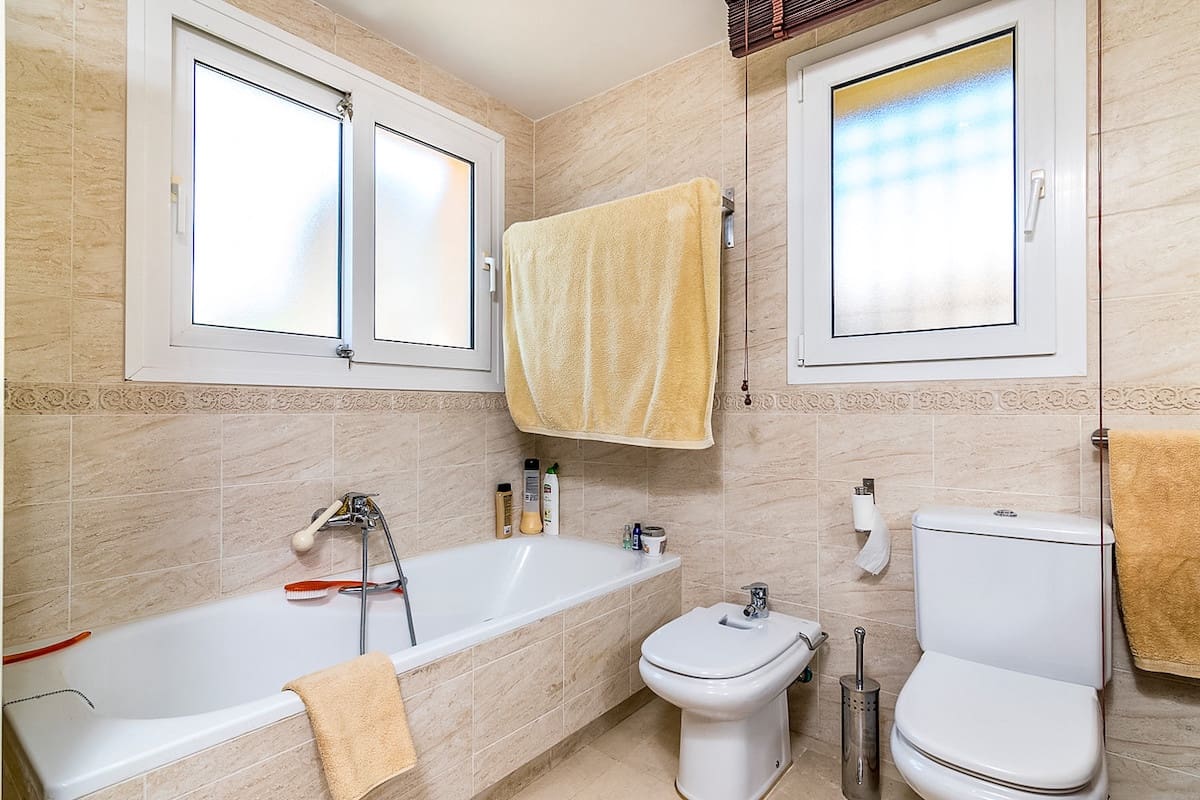 4 bedroom Villa for sale in Riviera del Sol with pool - € 660,000 (Ref: 9834590)