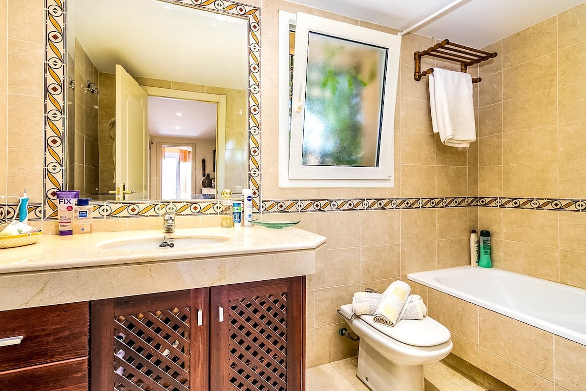 4 bedroom Villa for sale in Riviera del Sol with pool - € 660,000 (Ref: 9834590)
