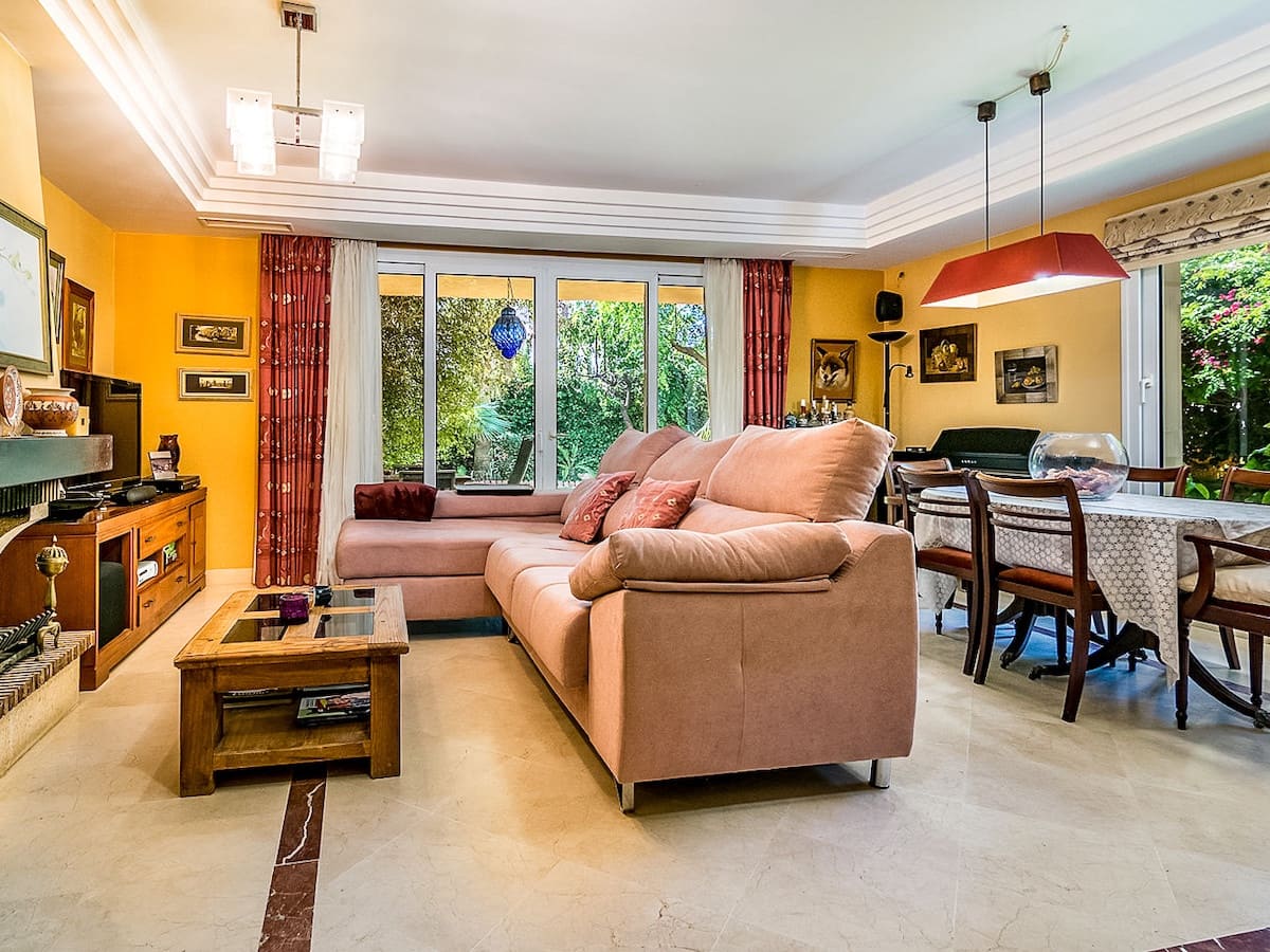 4 bedroom Villa for sale in Riviera del Sol with pool - € 660,000 (Ref: 9834590)