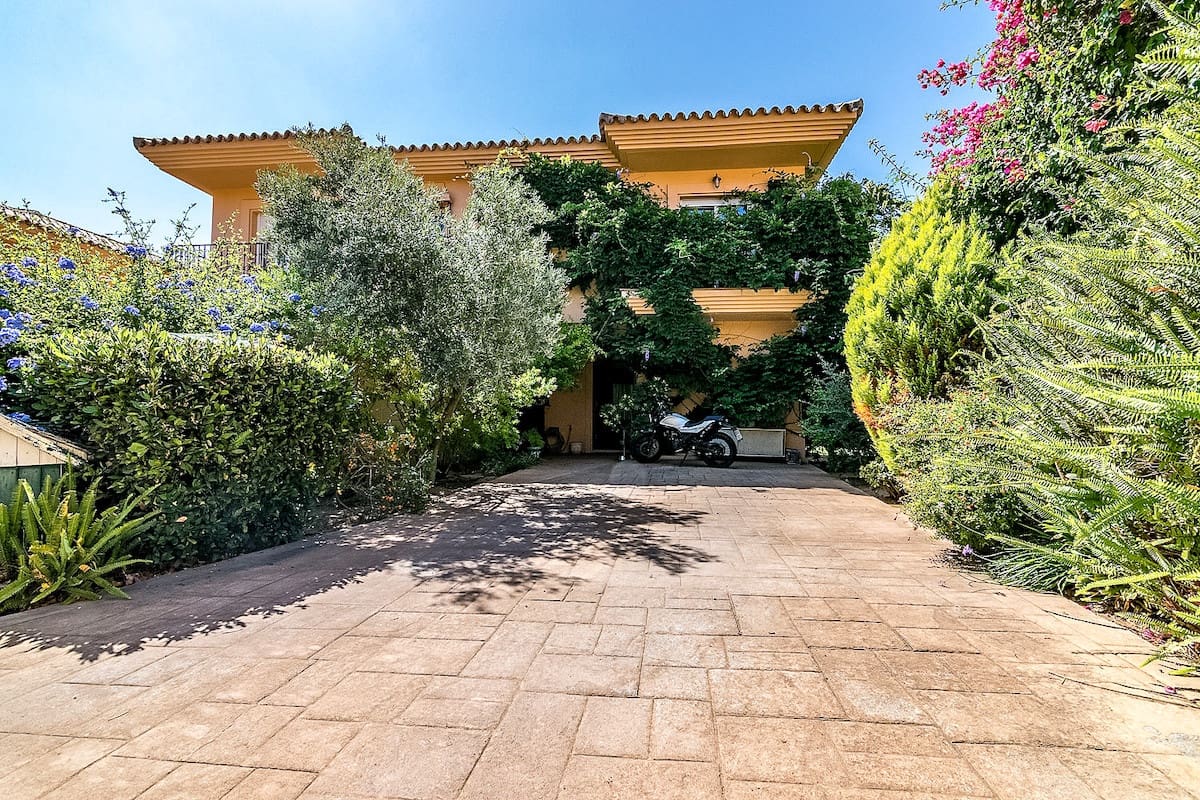 4 bedroom Villa for sale in Riviera del Sol with pool - € 660,000 (Ref: 9834590)