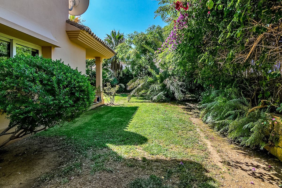 4 bedroom Villa for sale in Riviera del Sol with pool - € 660,000 (Ref: 9834590)