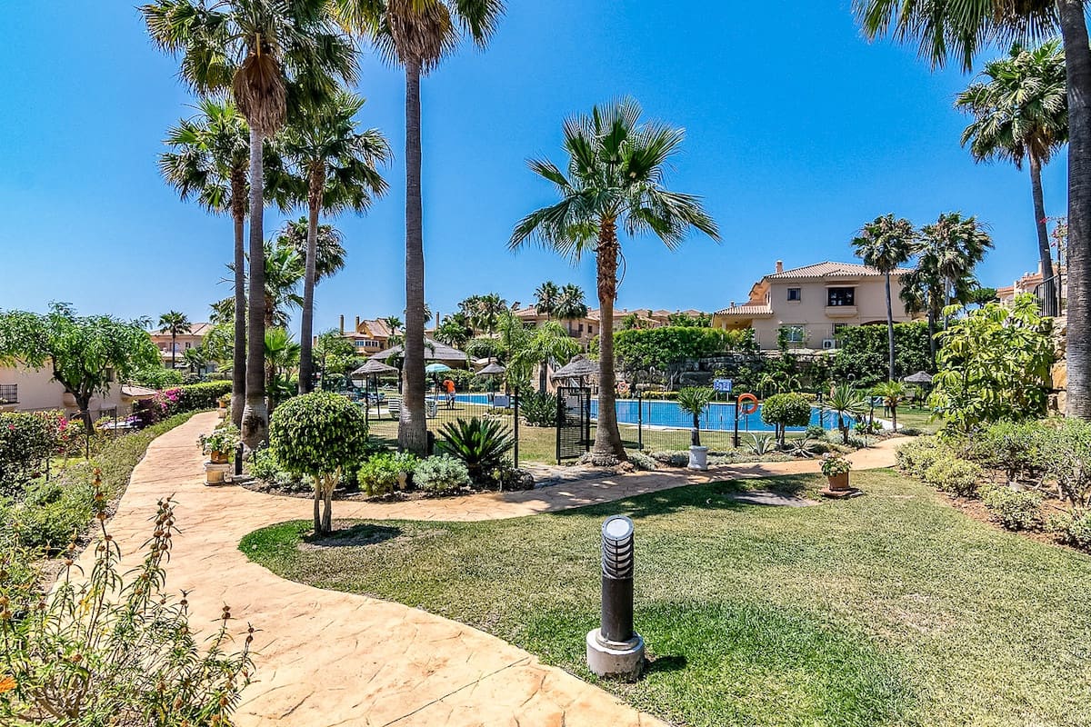 4 bedroom Villa for sale in Riviera del Sol with pool - € 660,000 (Ref: 9834590)