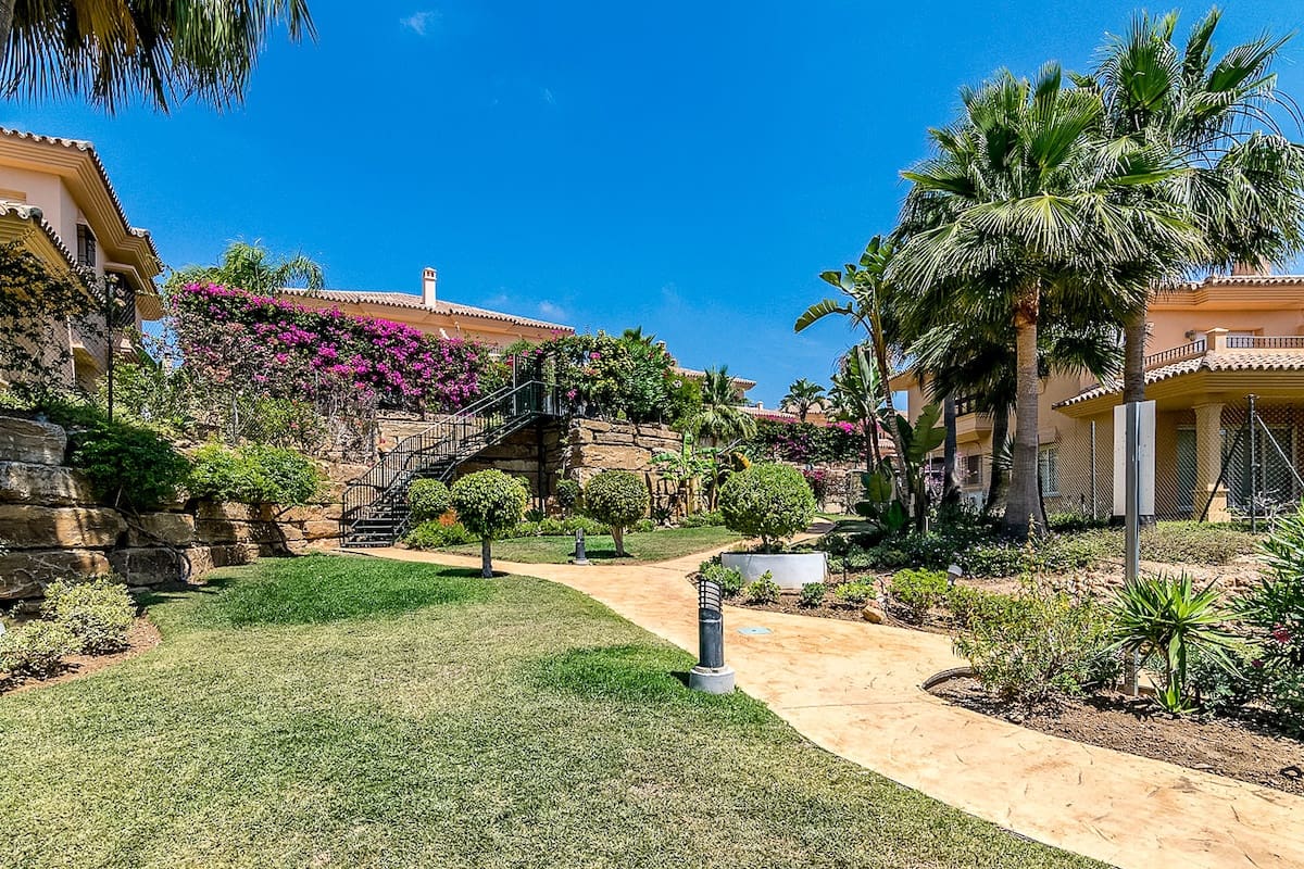 4 bedroom Villa for sale in Riviera del Sol with pool - € 660,000 (Ref: 9834590)
