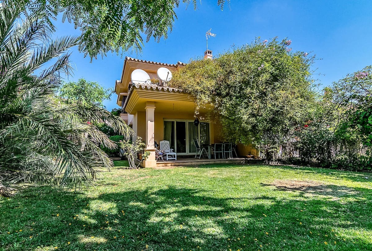 4 bedroom Villa for sale in Riviera del Sol with pool - € 660,000 (Ref: 9834590)