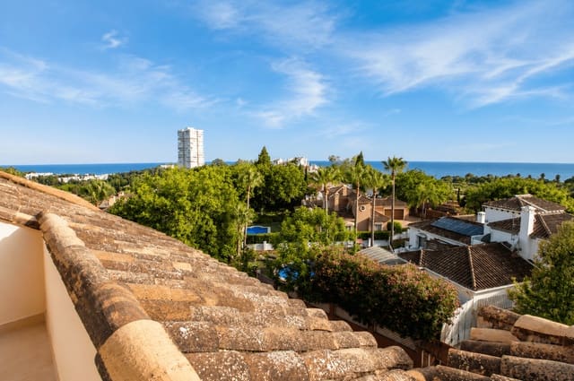 4 bedroom Apartment for sale in Río Real, Marbella with pool - € 2,400,000 (Ref: 9882472)