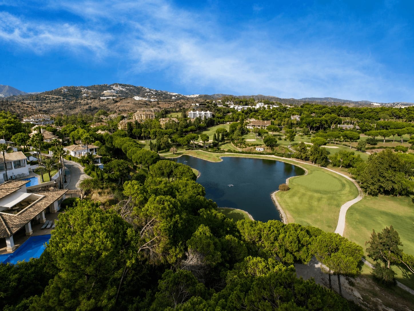 4 bedroom Apartment for sale in Marbella with pool - € 2,400,000 (Ref: 9882472)
