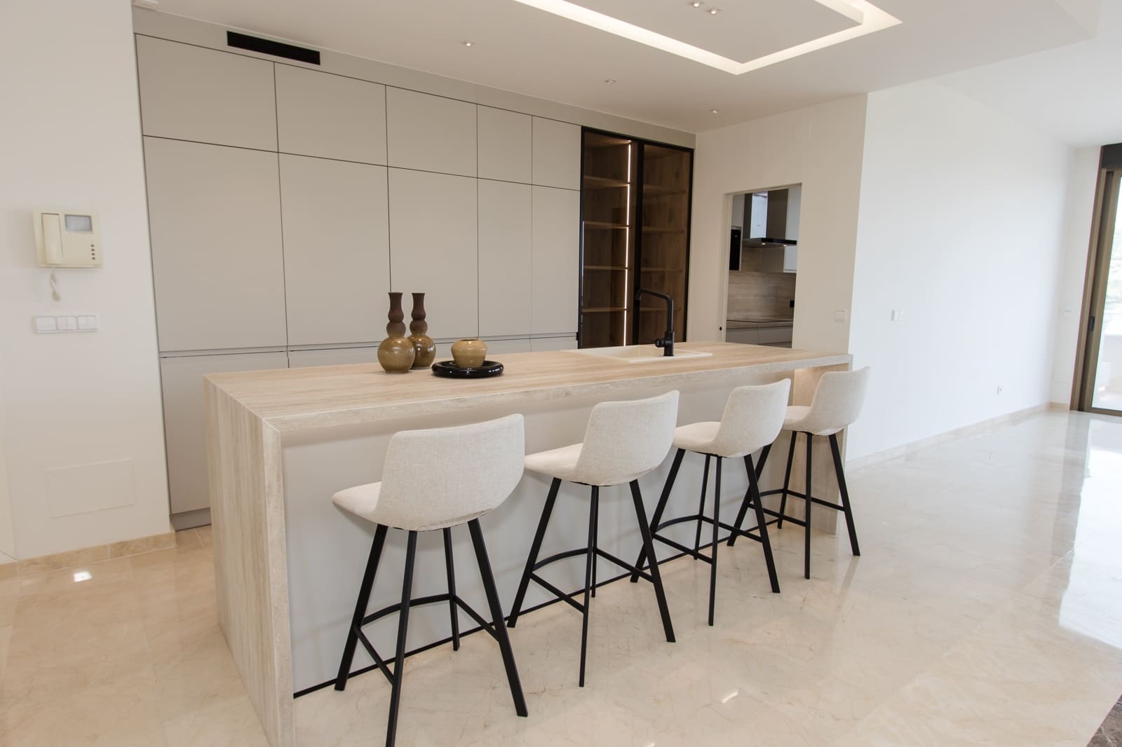 4 bedroom Apartment for sale in Marbella with pool - € 2,400,000 (Ref: 9882472)