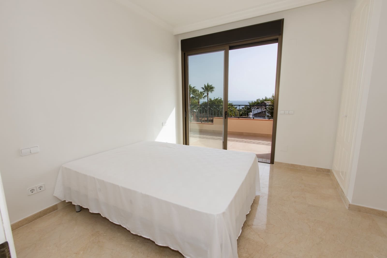 4 bedroom Apartment for sale in Marbella with pool - € 2,400,000 (Ref: 9882472)