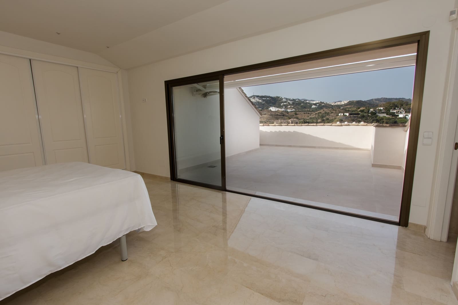 4 bedroom Apartment for sale in Marbella with pool - € 2,400,000 (Ref: 9882472)