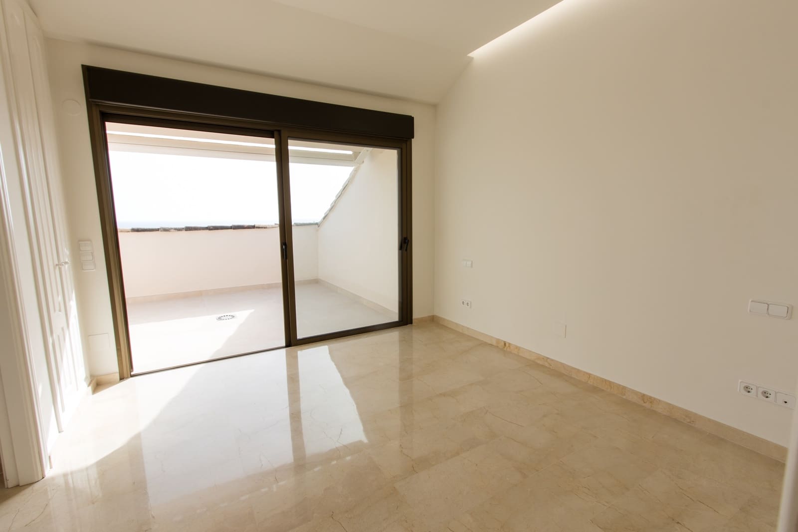 4 bedroom Apartment for sale in Marbella with pool - € 2,400,000 (Ref: 9882472)