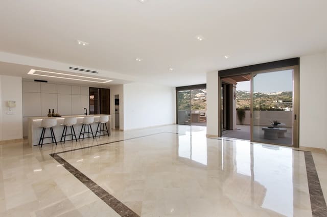 4 bedroom Apartment for sale in Río Real, Marbella with pool - € 2,400,000 (Ref: 9882472)