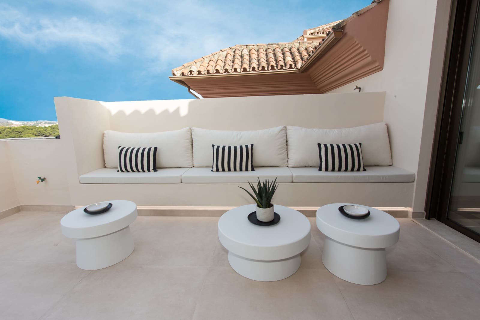 4 bedroom Apartment for sale in Marbella with pool - € 2,400,000 (Ref: 9882472)