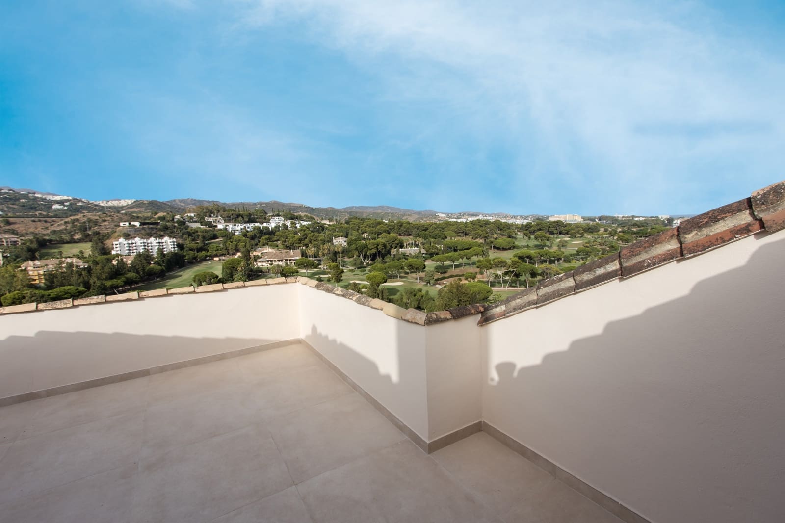4 bedroom Apartment for sale in Marbella with pool - € 2,400,000 (Ref: 9882472)