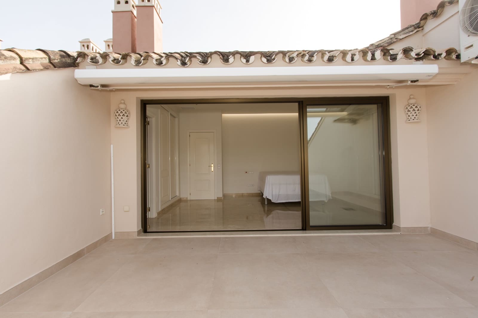 4 bedroom Apartment for sale in Marbella with pool - € 2,400,000 (Ref: 9882472)