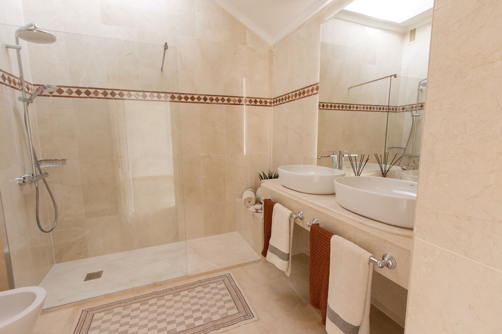 4 bedroom Apartment for sale in Marbella with pool - € 2,400,000 (Ref: 9882472)