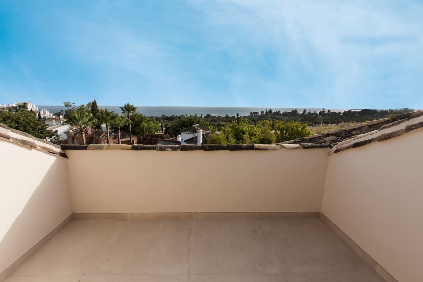 4 bedroom Apartment for sale in Marbella with pool - € 2,400,000 (Ref: 9882472)