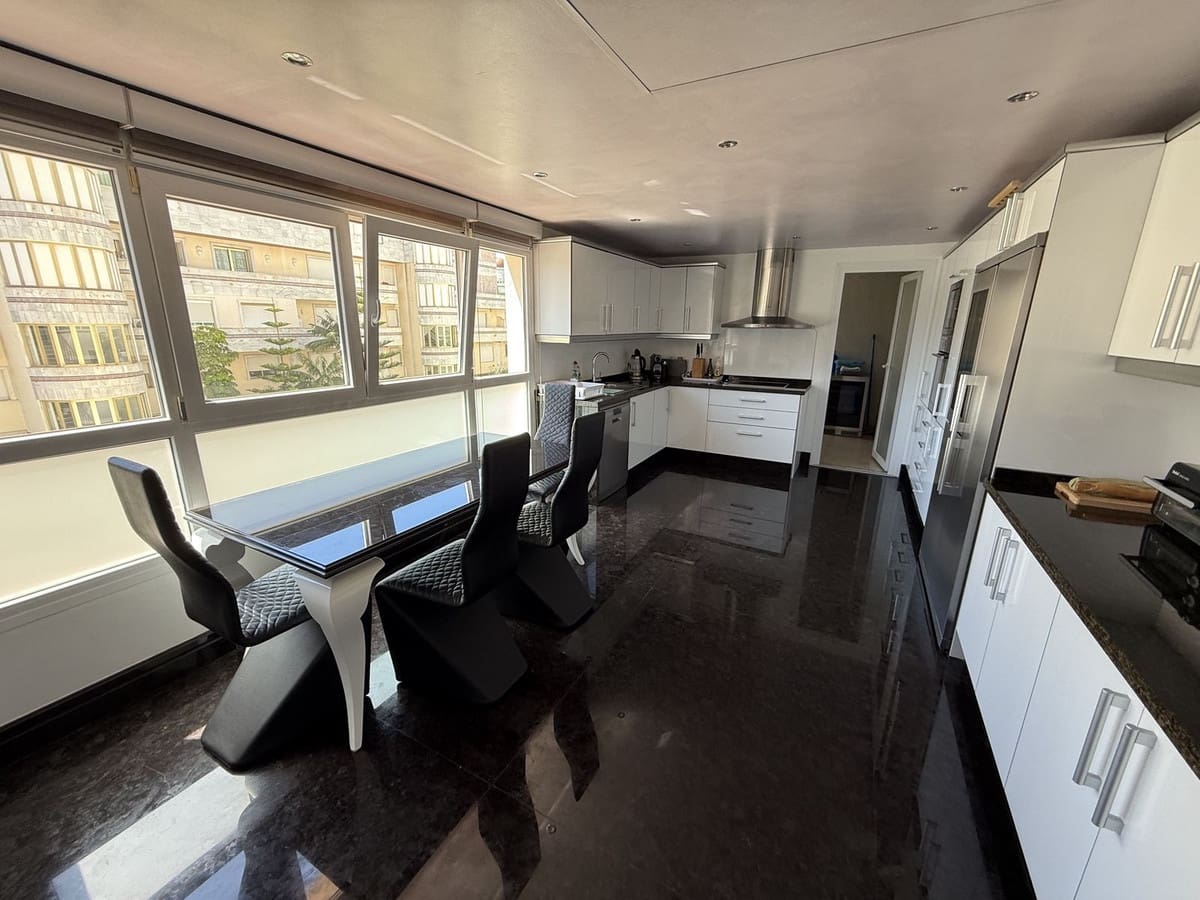 4 soverom Leilighet til salgs i Puerto Banus med svømmebasseng garasje - € 3 380 000 (Ref: 9314000)