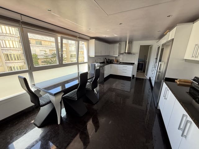 4 soverom Leilighet til salgs i Puerto Banus, Marbella med svømmebasseng garasje - € 3 380 000 (Ref: 9314000)