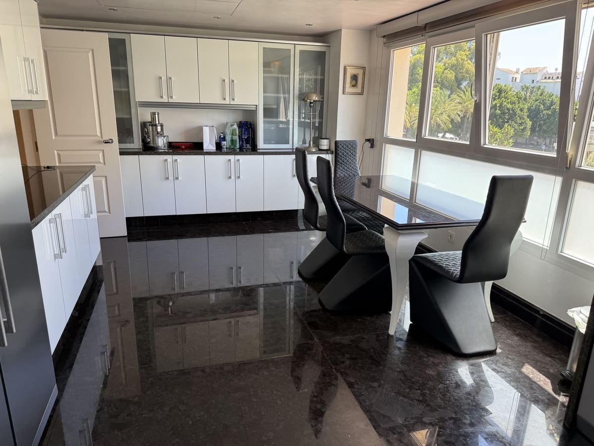 4 soverom Leilighet til salgs i Puerto Banus med svømmebasseng garasje - € 3 380 000 (Ref: 9314000)