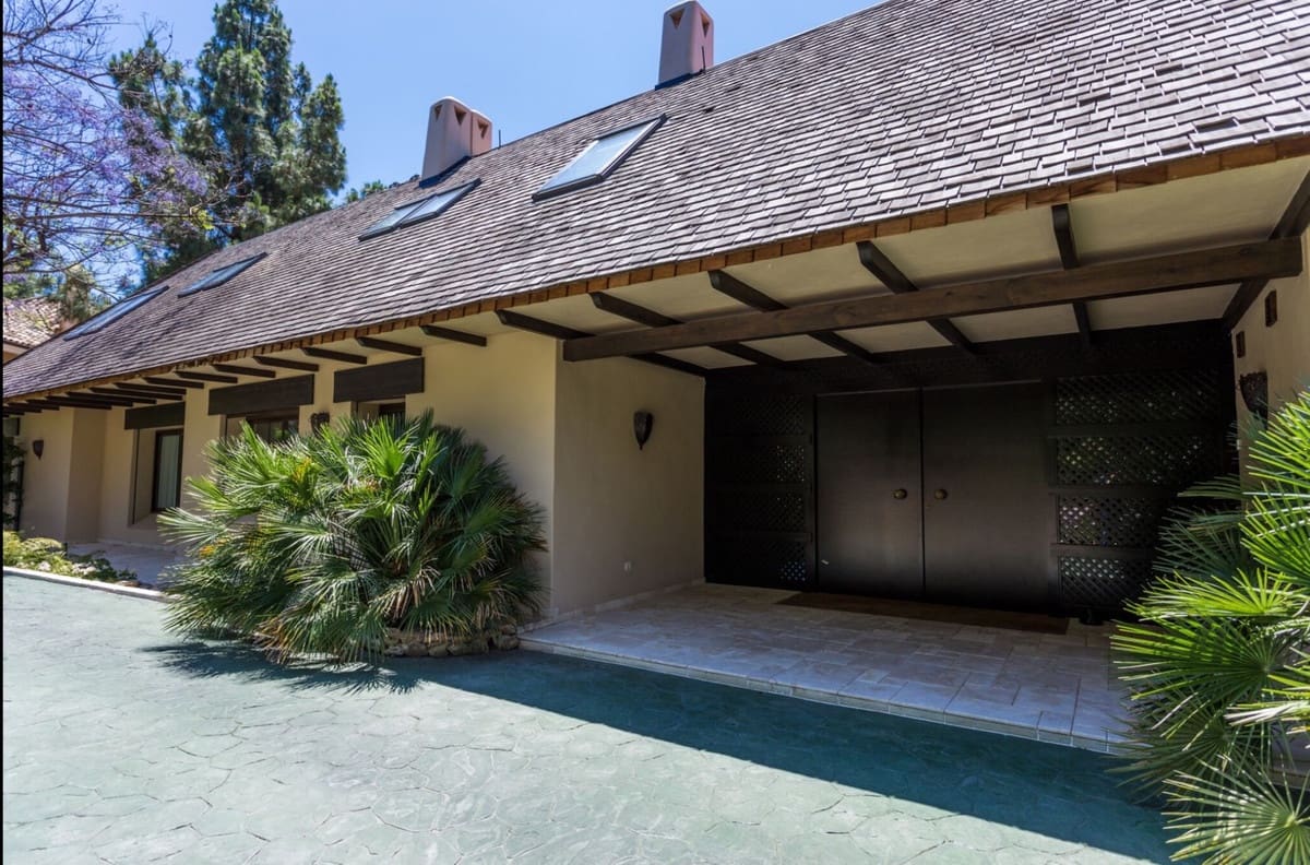 6 soveværelse Villa til salg i Rio Real med swimmingpool garage - € 3.400.000 (Ref: 9314001)