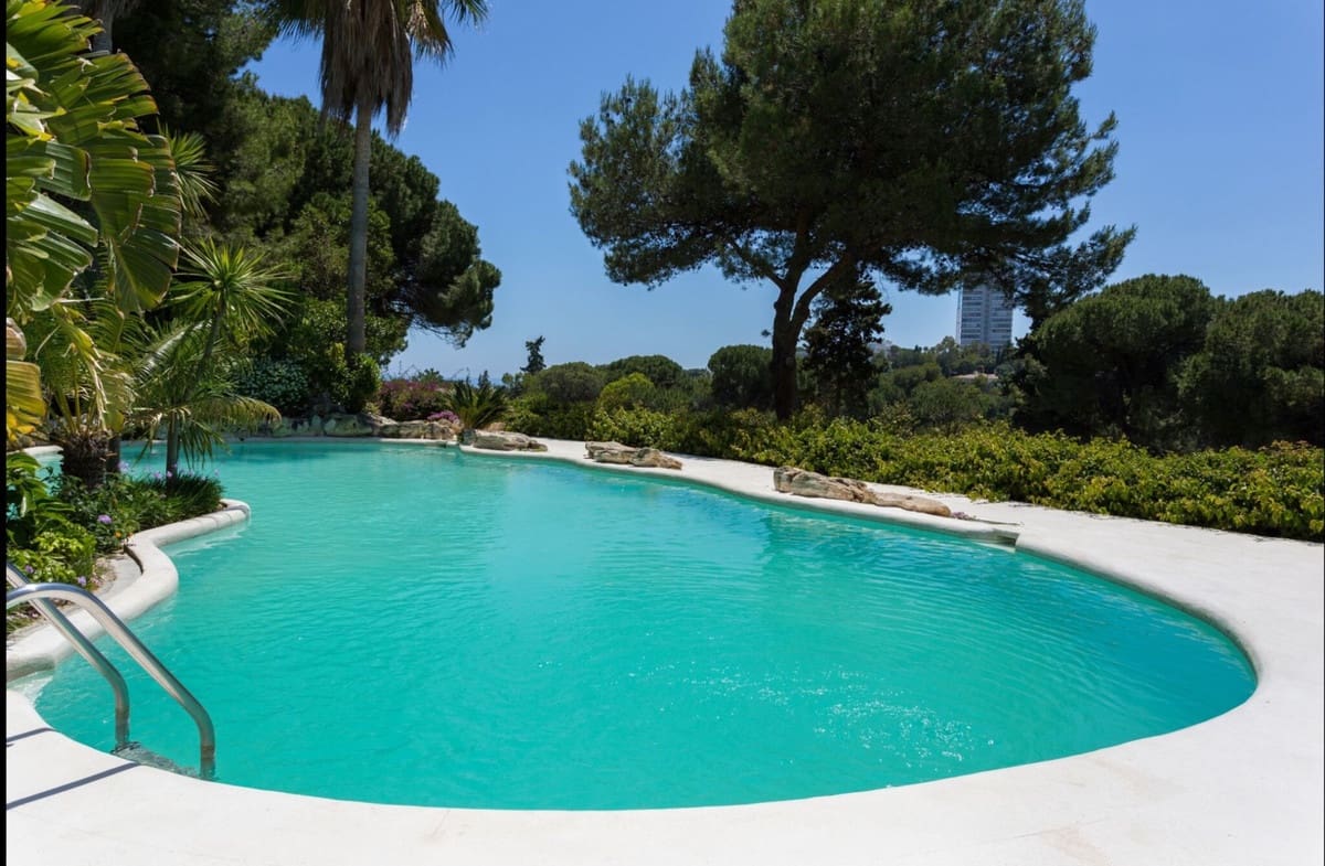 6 soveværelse Villa til salg i Rio Real med swimmingpool garage - € 3.400.000 (Ref: 9314001)