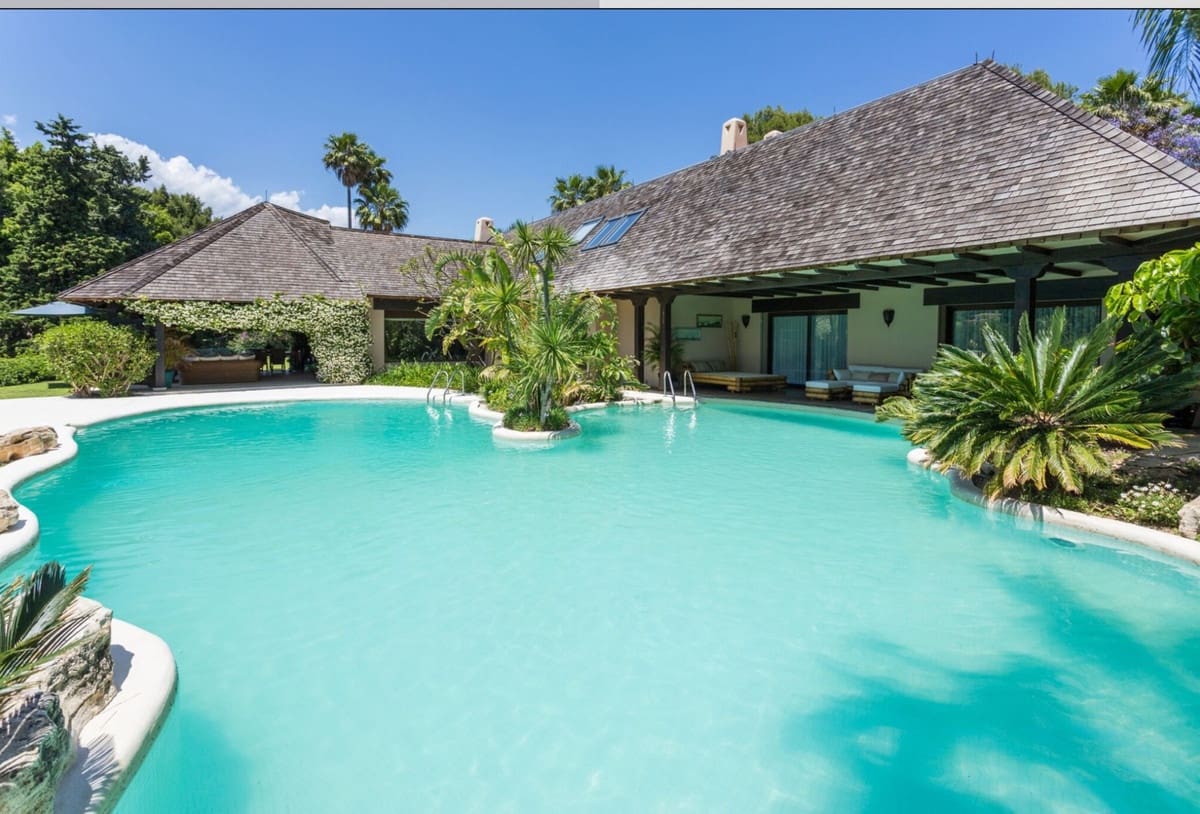 6 soveværelse Villa til salg i Rio Real med swimmingpool garage - € 3.400.000 (Ref: 9314001)