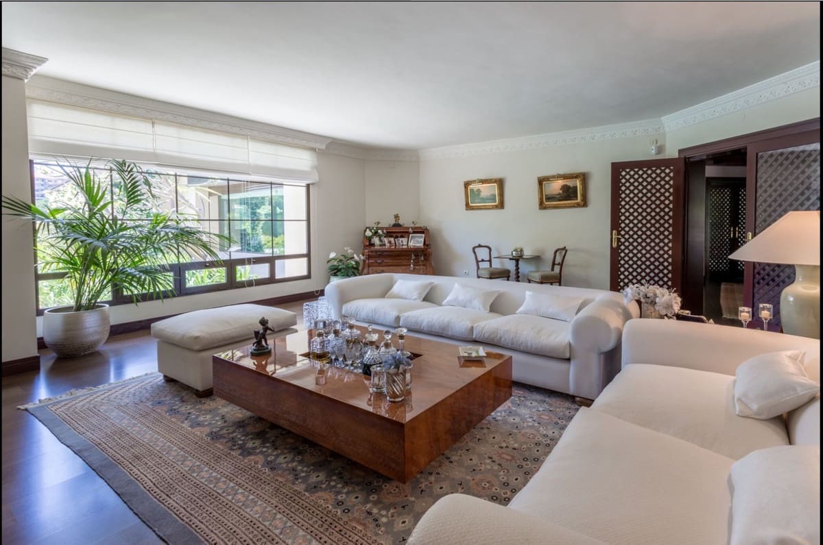 6 soveværelse Villa til salg i Rio Real med swimmingpool garage - € 3.400.000 (Ref: 9314001)