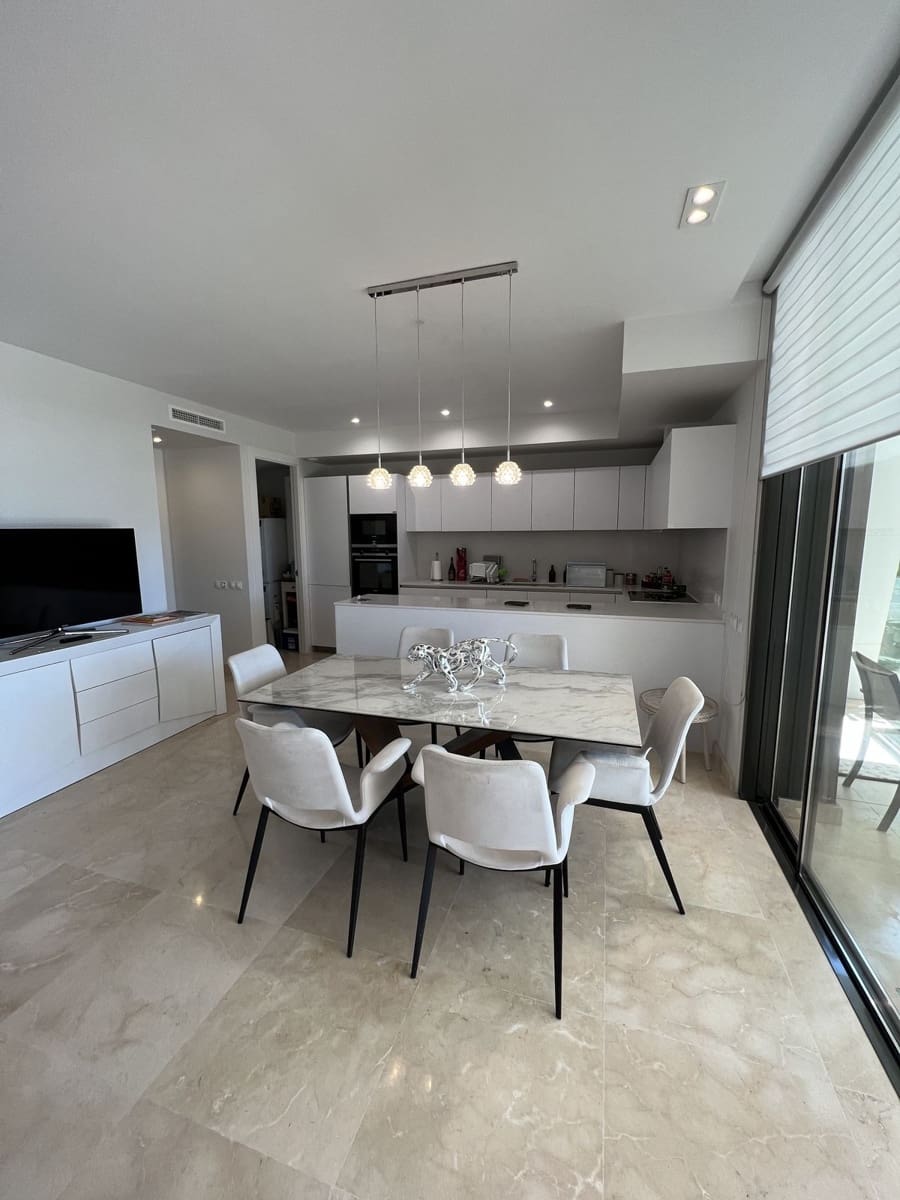 2 bedroom Apartment for rent in Cabopino with pool garage - € 3,000 (Ref: 9314007)