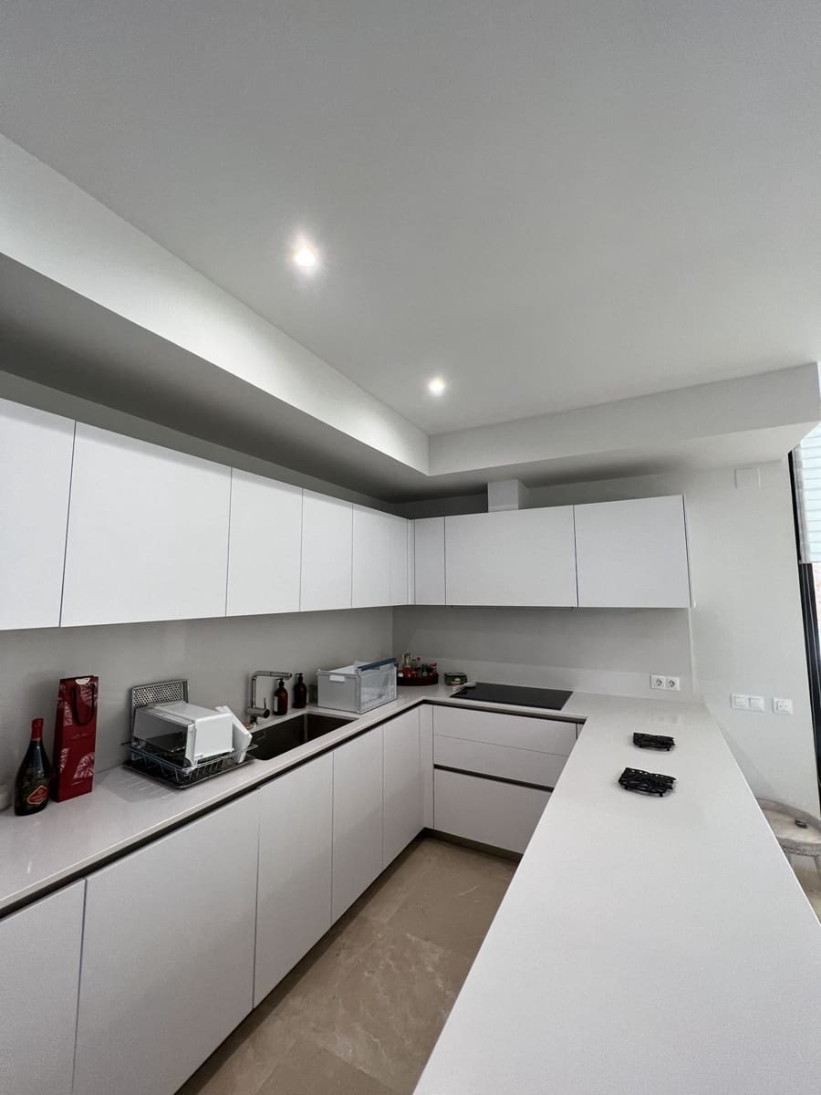 2 bedroom Apartment for rent in Cabopino with pool garage - € 3,000 (Ref: 9314007)