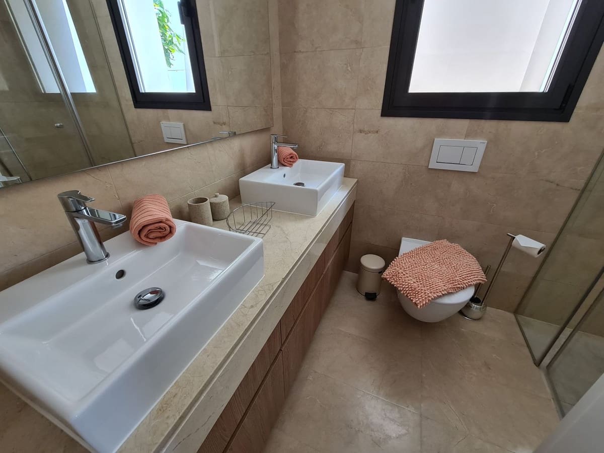 2 bedroom Apartment for rent in Cabopino with pool garage - € 3,000 (Ref: 9314007)