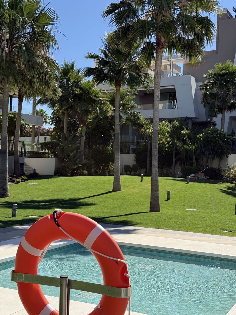 2 bedroom Apartment for rent in Cabopino with pool garage - € 3,000 (Ref: 9314007)