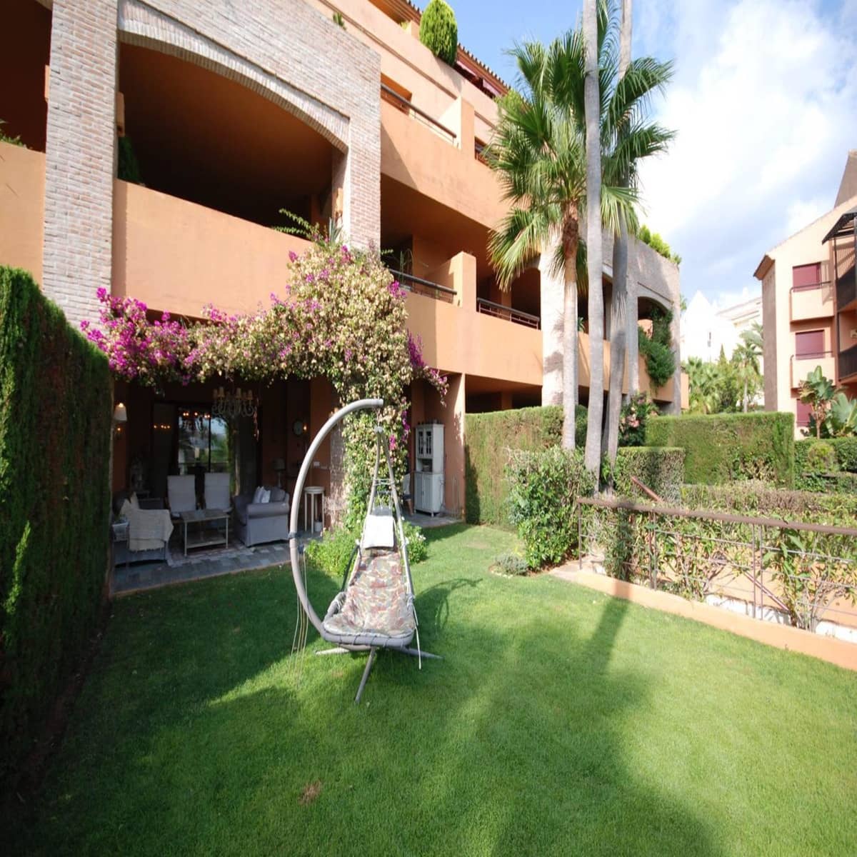 2 bedroom Apartment for holiday rental in Marbella with pool garage - € 1,500 (Ref: 9314013)