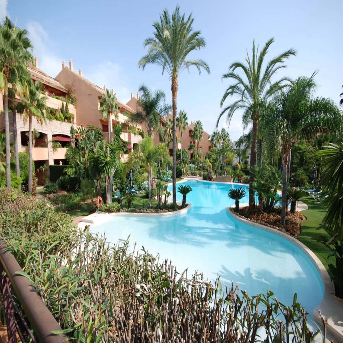 2 bedroom Apartment for holiday rental in Marbella with pool garage - € 1,500 (Ref: 9314013)