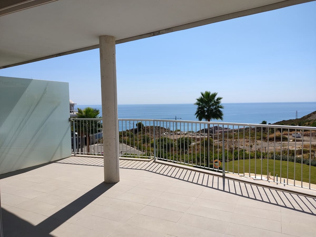 3 bedroom Apartment for sale in Torrequebrada with pool garage - € 850,000 (Ref: 9314332)