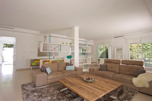 5 soveværelse Villa til salg i Guadalmina Baja, Marbella - € 2.050.000 (Ref: 9314334)