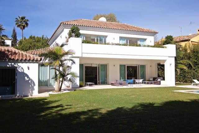 5 slaapkamer Villa voor vakantieverhuur in Guadalmina - € 9.000 (Ref: 9314336)