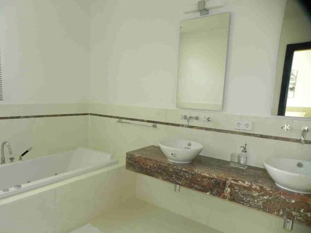 4 quarto Moradia Geminada para venda em Marbella com piscina garagem - 3 000 000 € (Ref: 9314339)