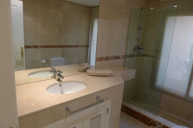 3 soverom Leilighet til leie i San Pedro de Alcantara, Marbella med svømmebasseng garasje - € 3 000 (Ref: 9314345)