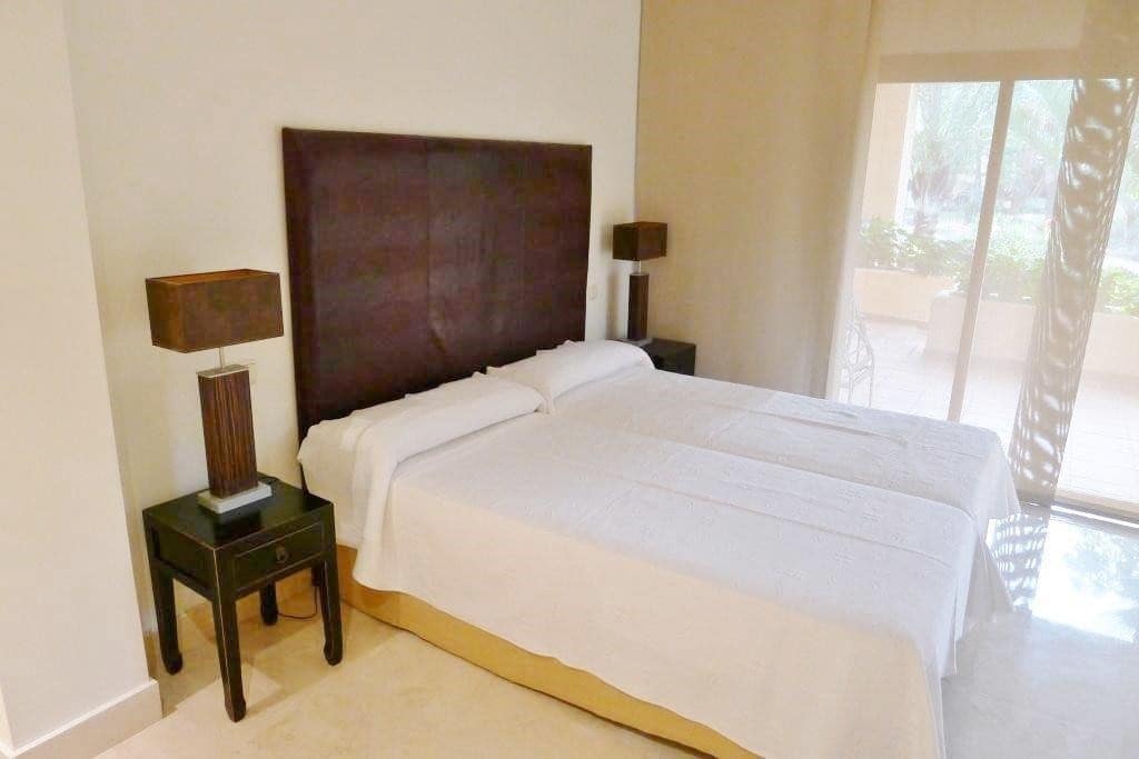 Apartamento de 3 habitaciones en San Pedro de Alcantara en venta con piscina garaje - 950.000 € (Ref: 9314346)