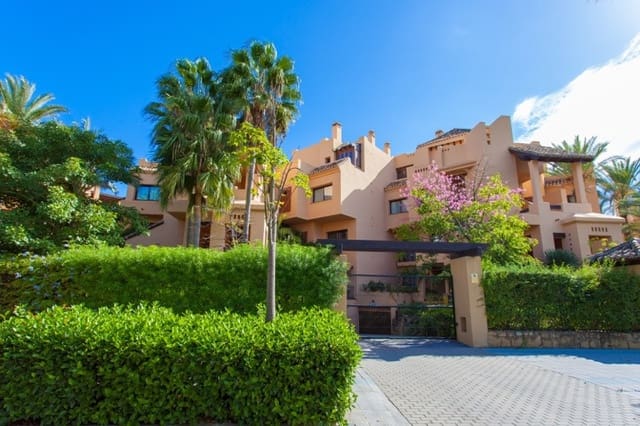 Apartamento de 3 habitaciones en San Pedro de Alcantara, Marbella en venta con piscina garaje - 950.000 € (Ref: 9314346)