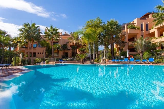 Apartamento de 3 habitaciones en San Pedro de Alcantara, Marbella en venta con piscina garaje - 950.000 € (Ref: 9314346)