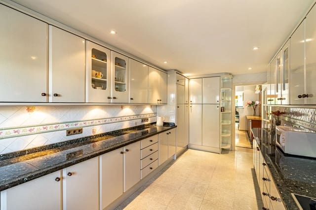 4 soveværelse Villa til salg i Cancelada, Estepona med swimmingpool garage - € 2.400.000 (Ref: 9314378)