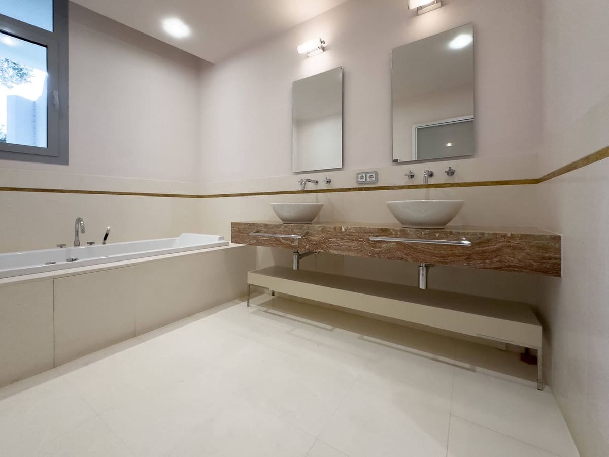 4 soveværelse Semi-Rækkehus til salg i Marbella med swimmingpool garage - € 2.850.000 (Ref: 9314383)