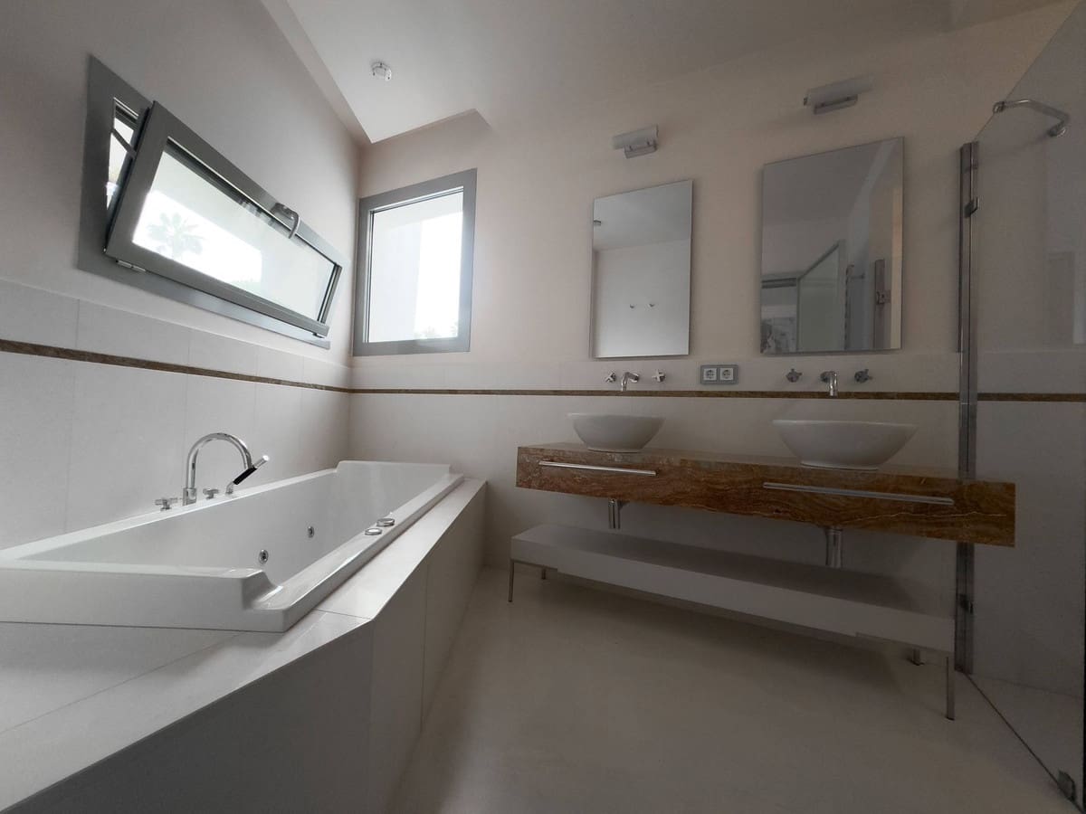 4 soveværelse Semi-Rækkehus til salg i Marbella med swimmingpool garage - € 2.850.000 (Ref: 9314383)