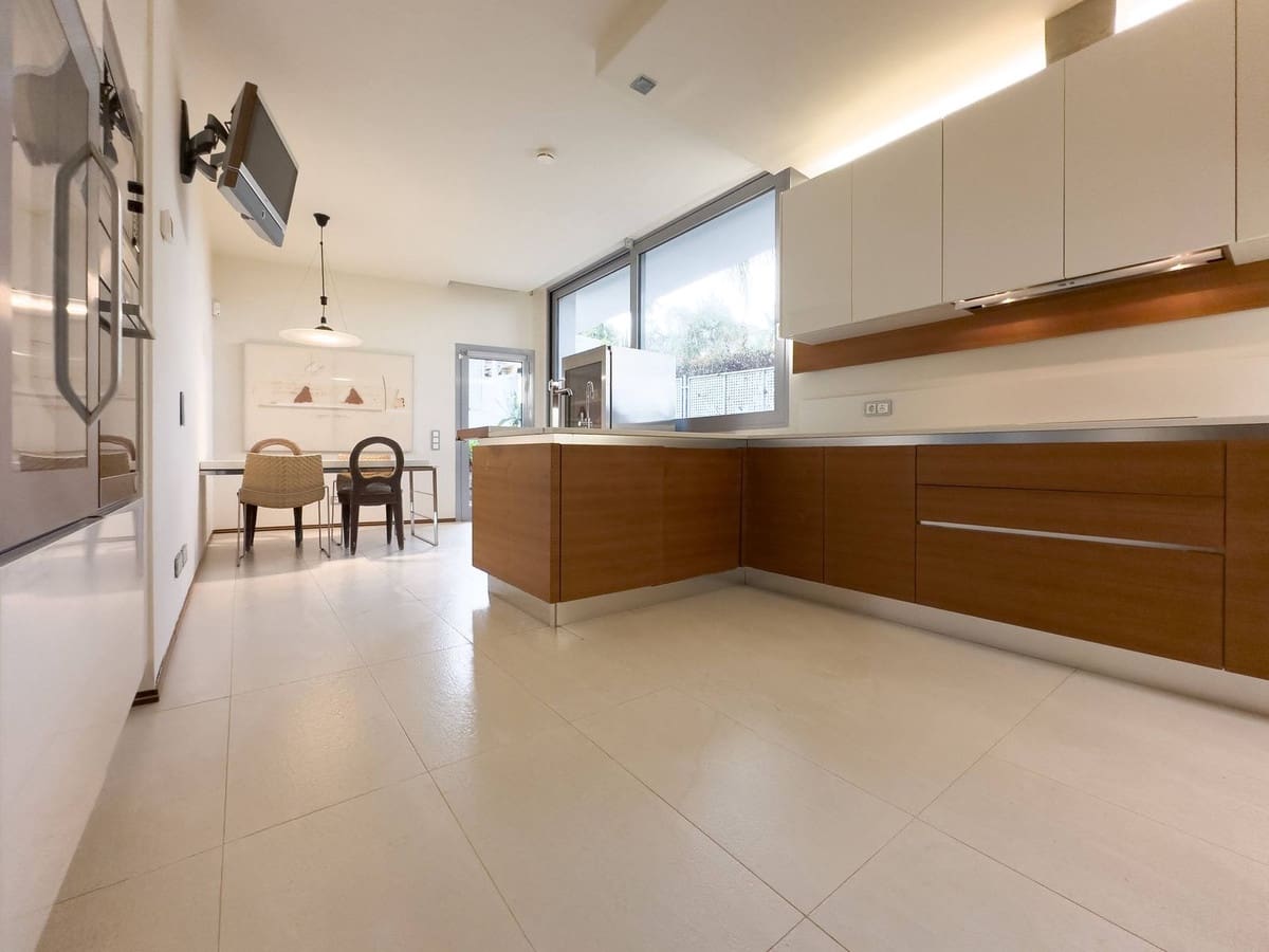 4 soveværelse Semi-Rækkehus til salg i Marbella med swimmingpool garage - € 2.850.000 (Ref: 9314383)