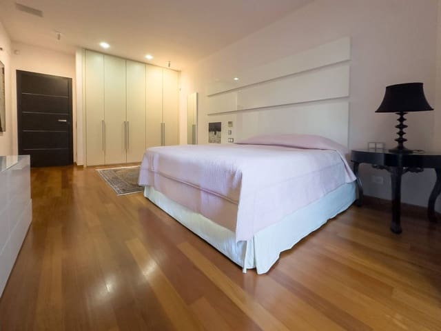 4 makuuhuone Paritalo myytävänä paikassa Marbella mukana uima-altaan 
autotalli - 2 850 000 € (Ref: 9314383)