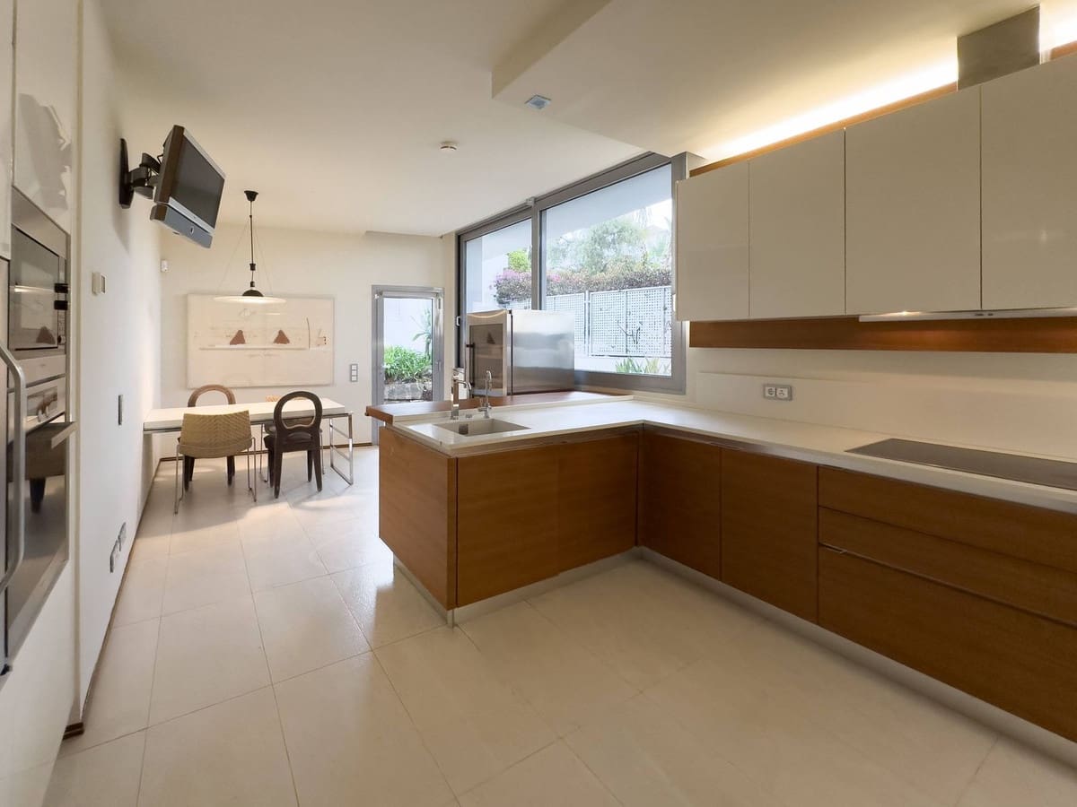 4 soveværelse Semi-Rækkehus til salg i Marbella med swimmingpool garage - € 2.850.000 (Ref: 9314383)