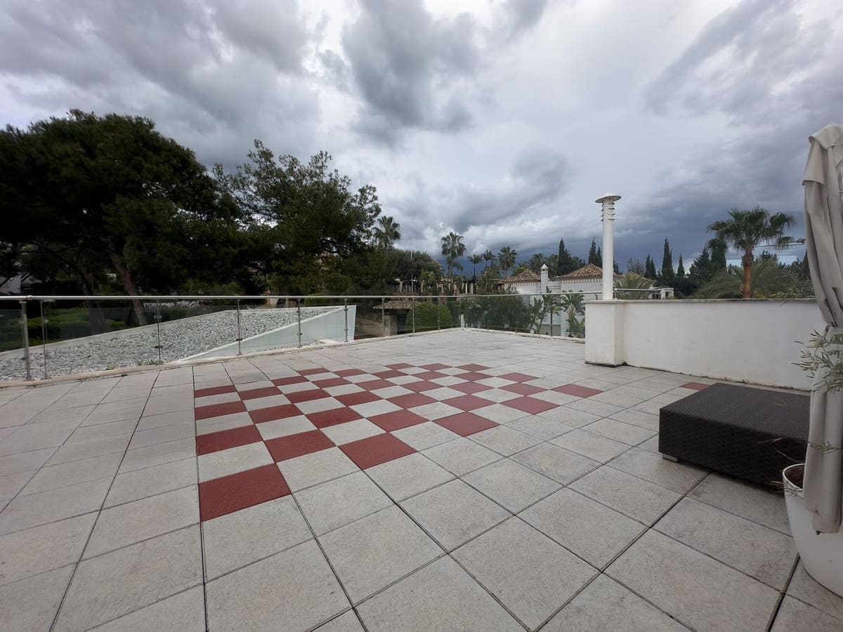 4 soveværelse Semi-Rækkehus til salg i Marbella med swimmingpool garage - € 2.850.000 (Ref: 9314383)