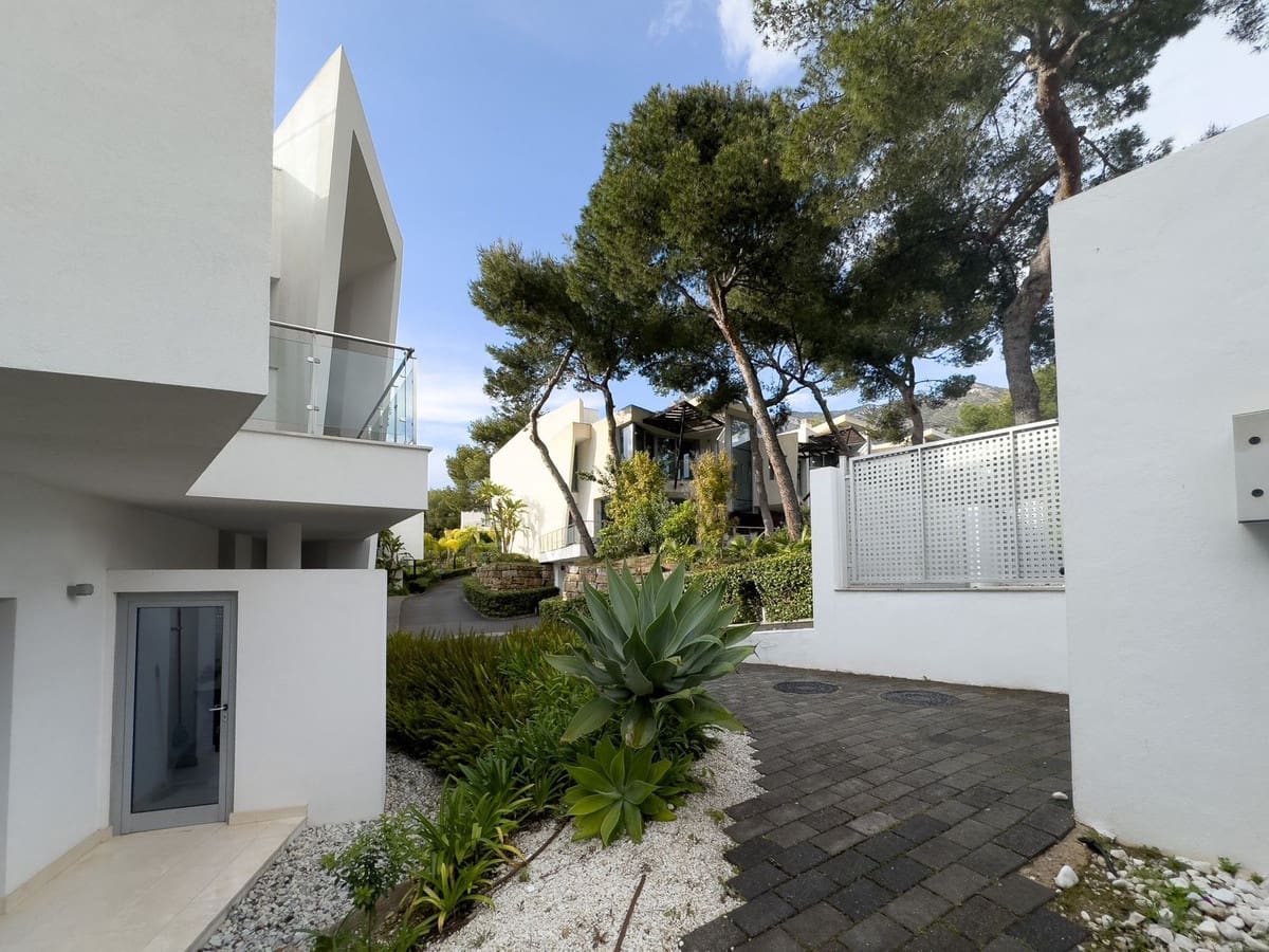 4 soveværelse Semi-Rækkehus til salg i Marbella med swimmingpool garage - € 2.850.000 (Ref: 9314383)